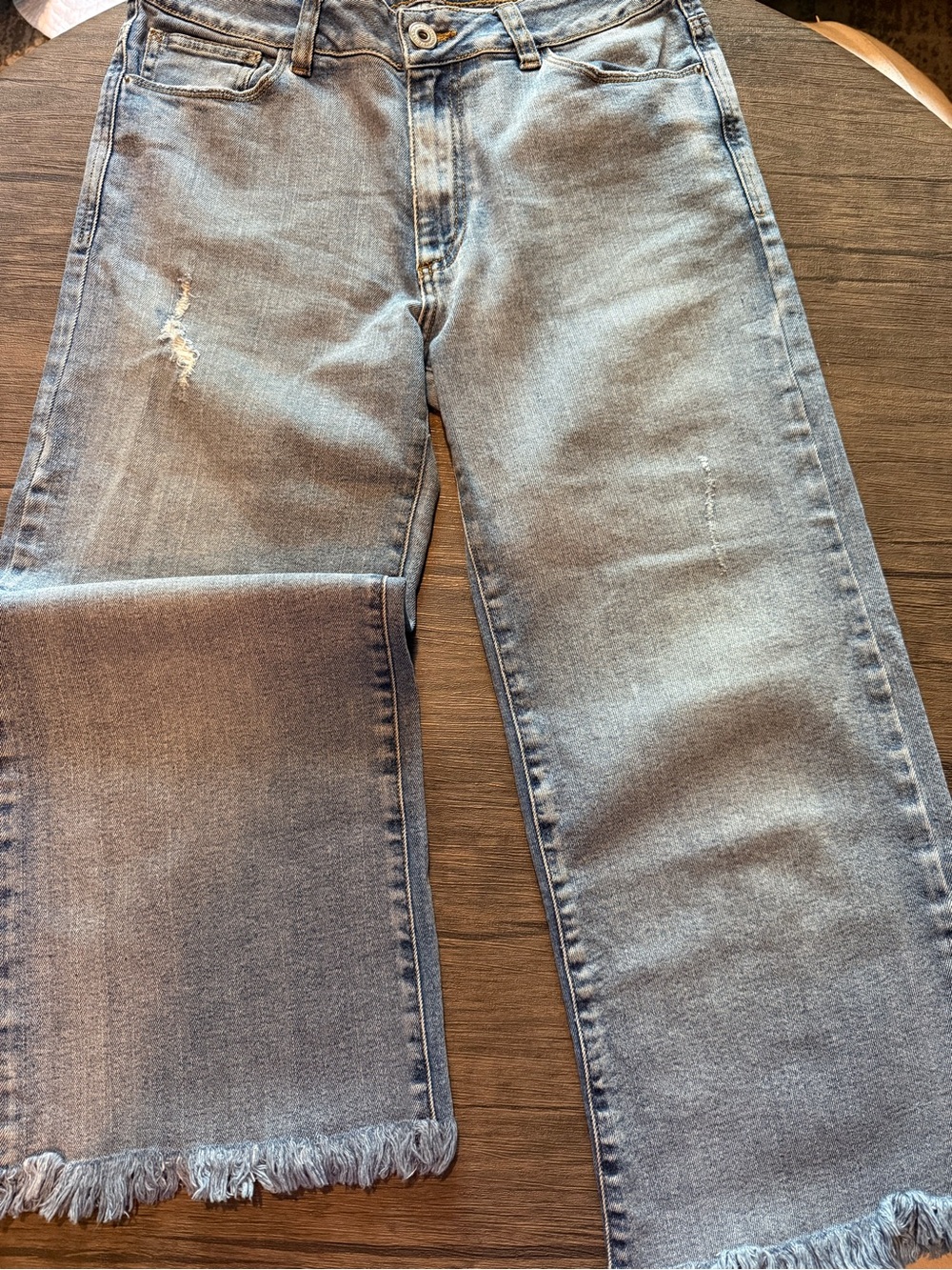 Light Blue Women's Ankle Crop Jeans with Frayed Hem